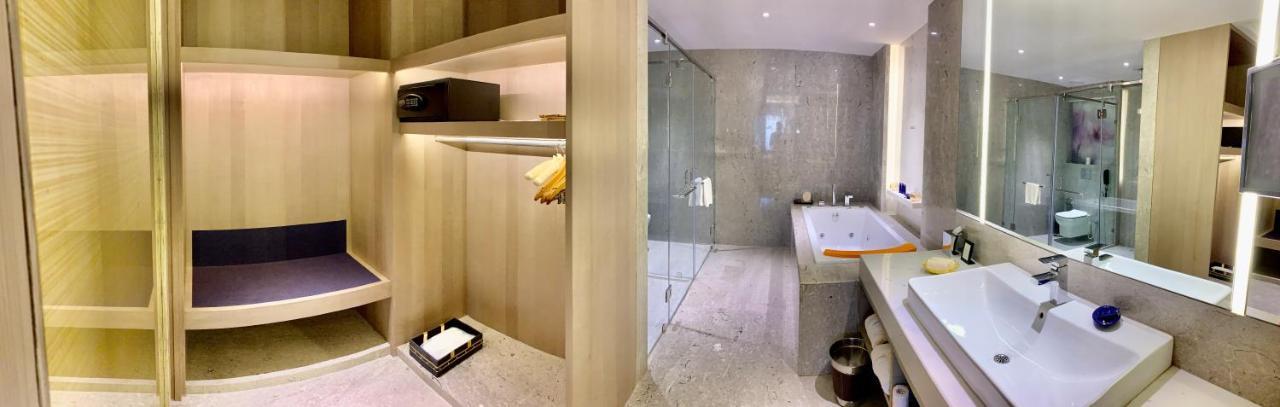Vivanta Suite City View King Bed - Complimentary 01 way Airport transfer