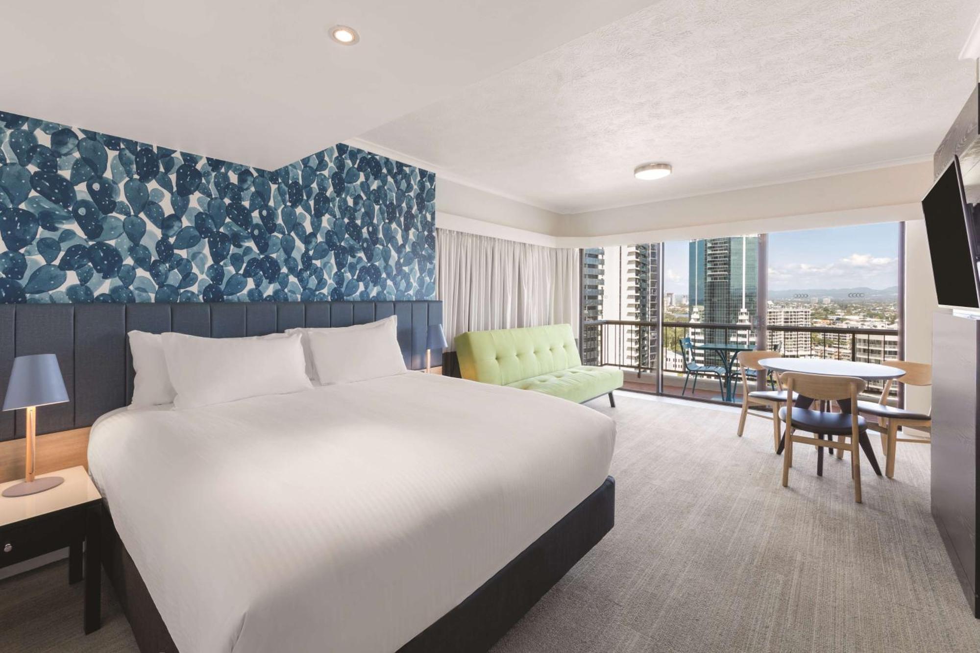 Deluxe King or Twin Studio with View
