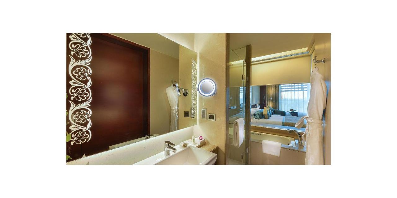 One-Bedroom King Suite - Club Floor -  20% Discount on F&B and 15% on Laundry - Comp Early Check in / Check out (3 hrs Subject to availability)