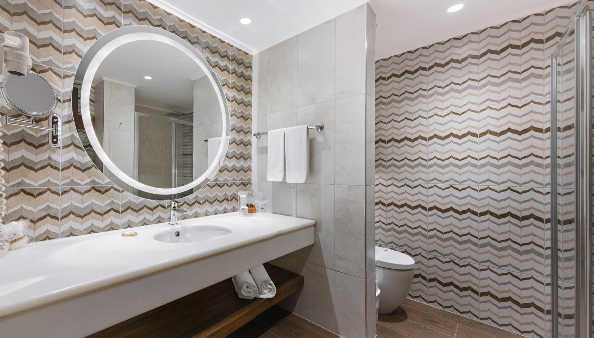 Superior Hotel Room Land View,1275034909:JPEG