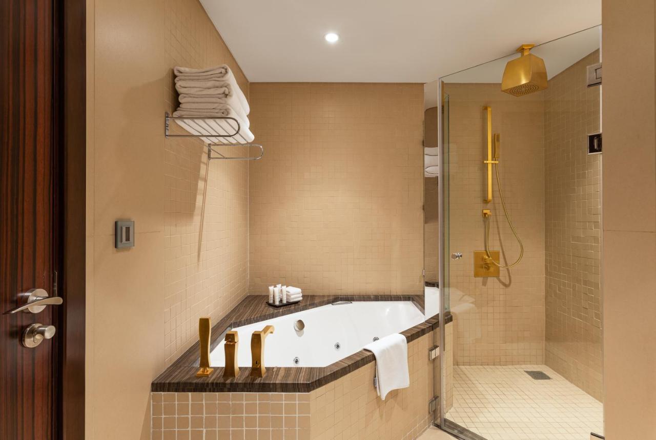 Royal Suite with Lounge Access