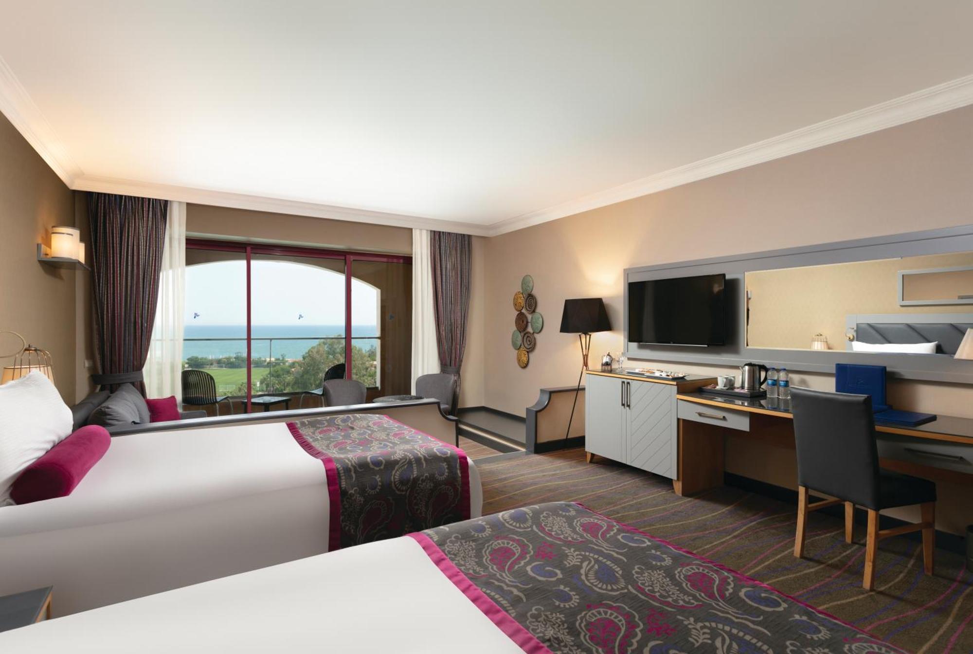 Standard Junior Suite Pool or Sea View