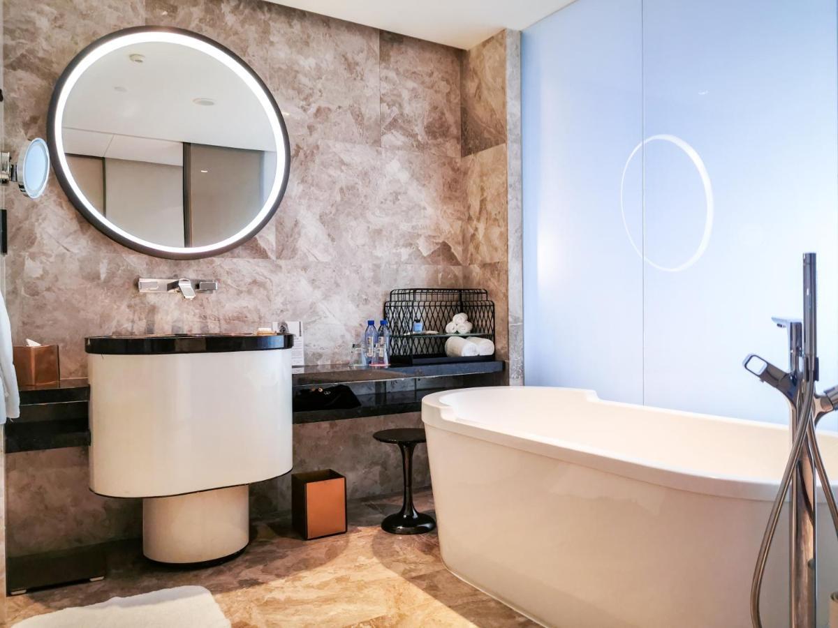 Luxury Twin Room with Club Access inclusive Mini Bar and 20% off F&B at hotel’s in-house restaurants