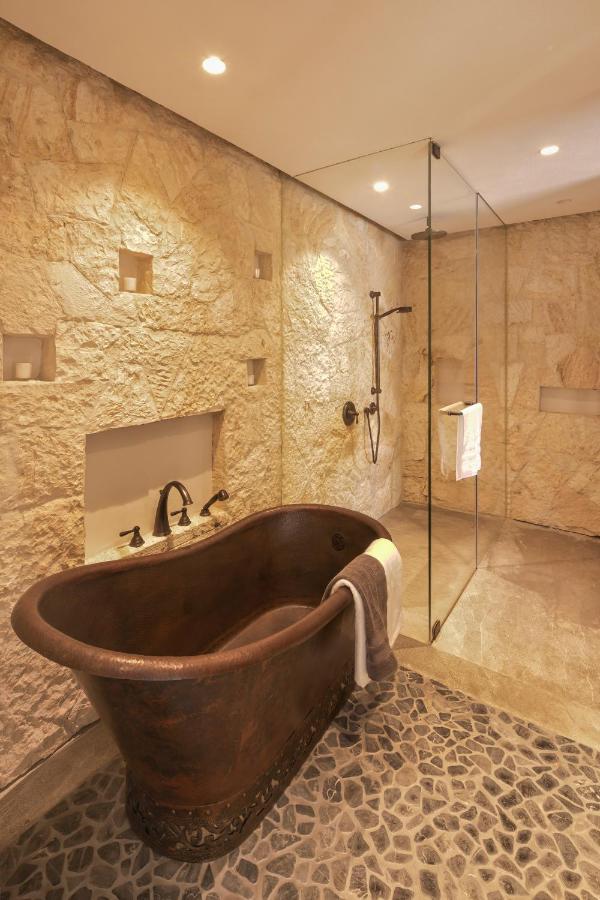 Deluxe Suite with Spa Bath