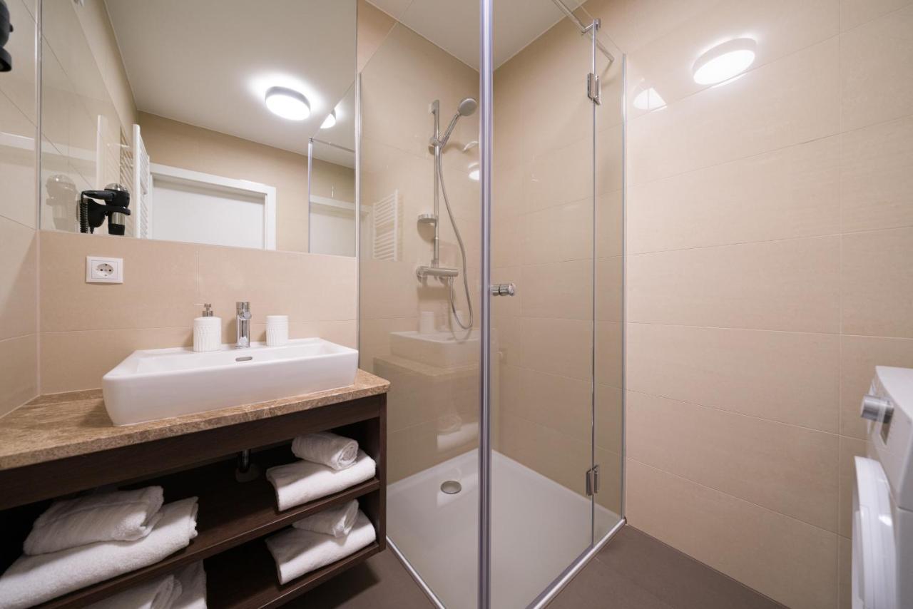 One-Bedroom Apartment with Balcony