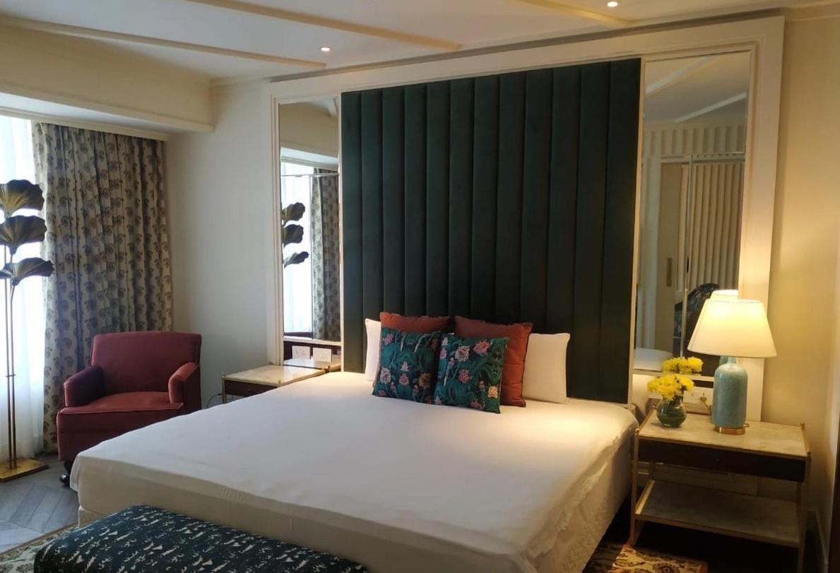 SeleQtions Suite with Two Way Airport Transfer