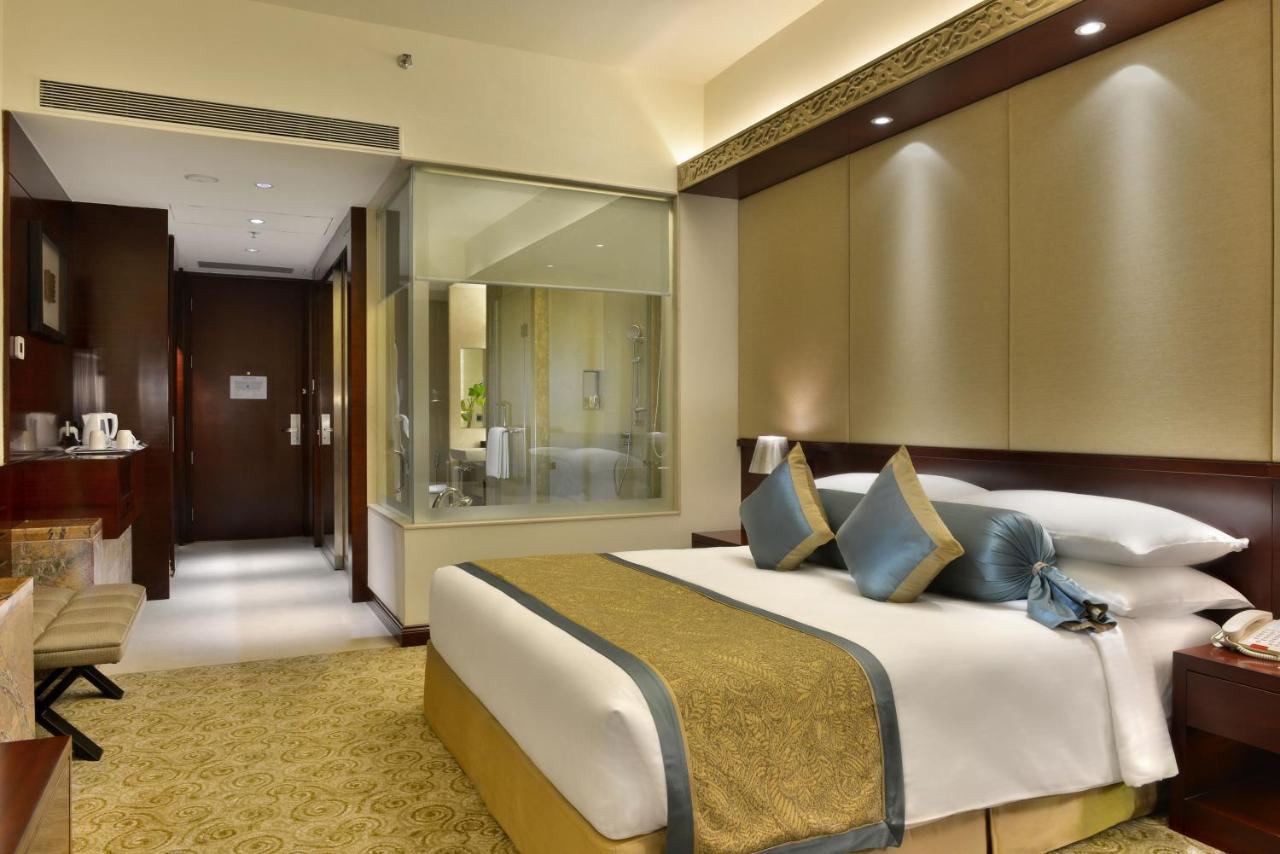 Standard King Room - Smoking - 20% Discount on F&B and 15% on Laundry - Comp Early Check in / Check out (3 hrs Subject to availability)
