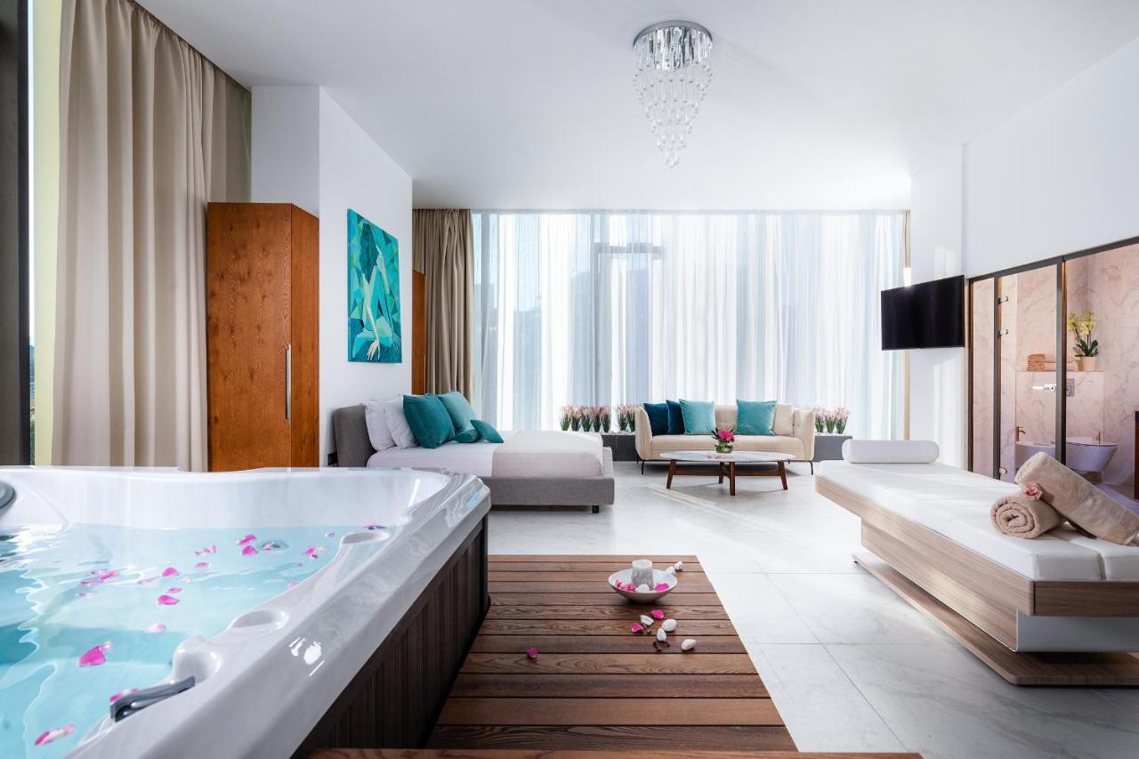 Festive Spa Suite