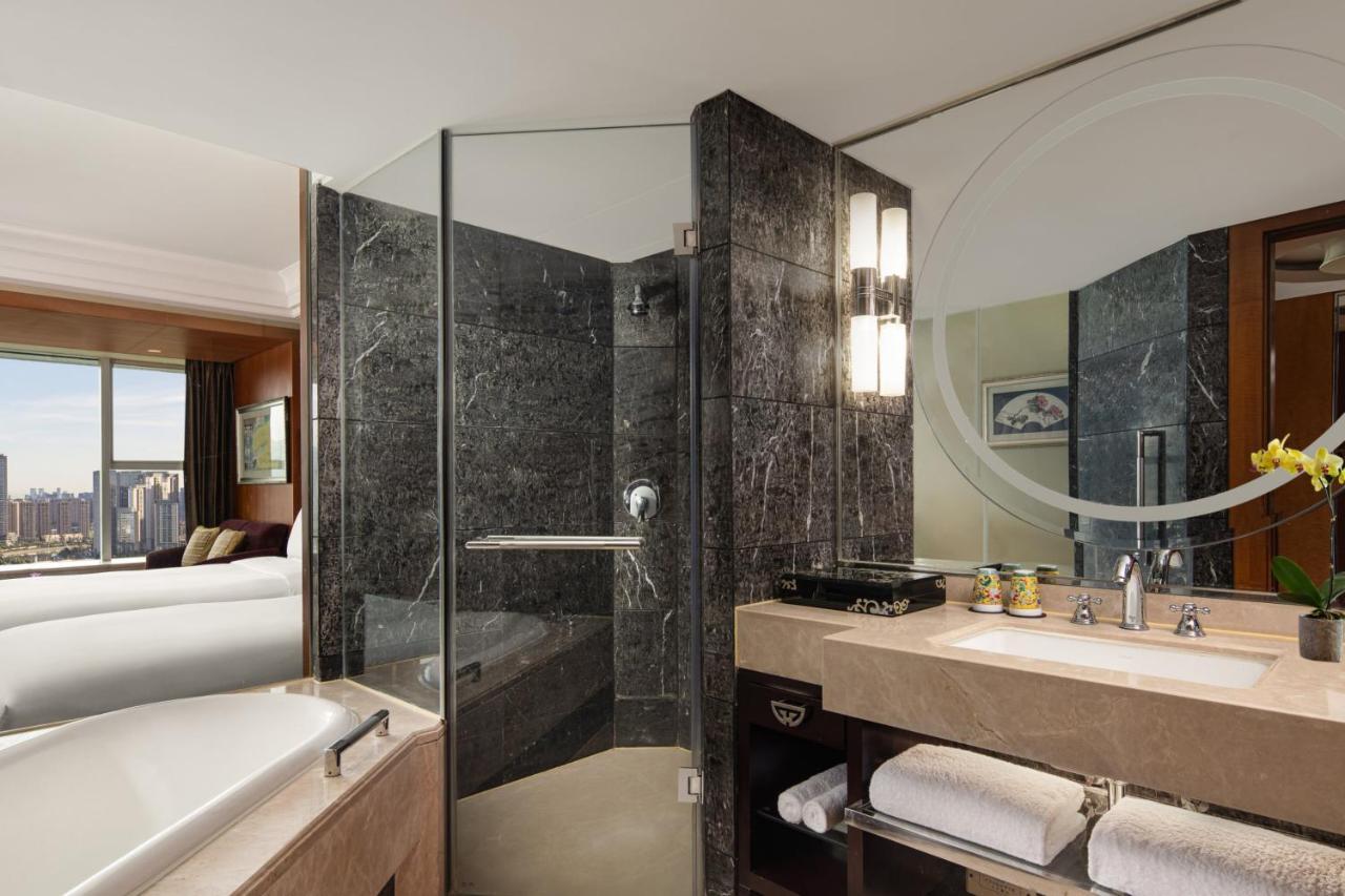 Premium King Room with City View