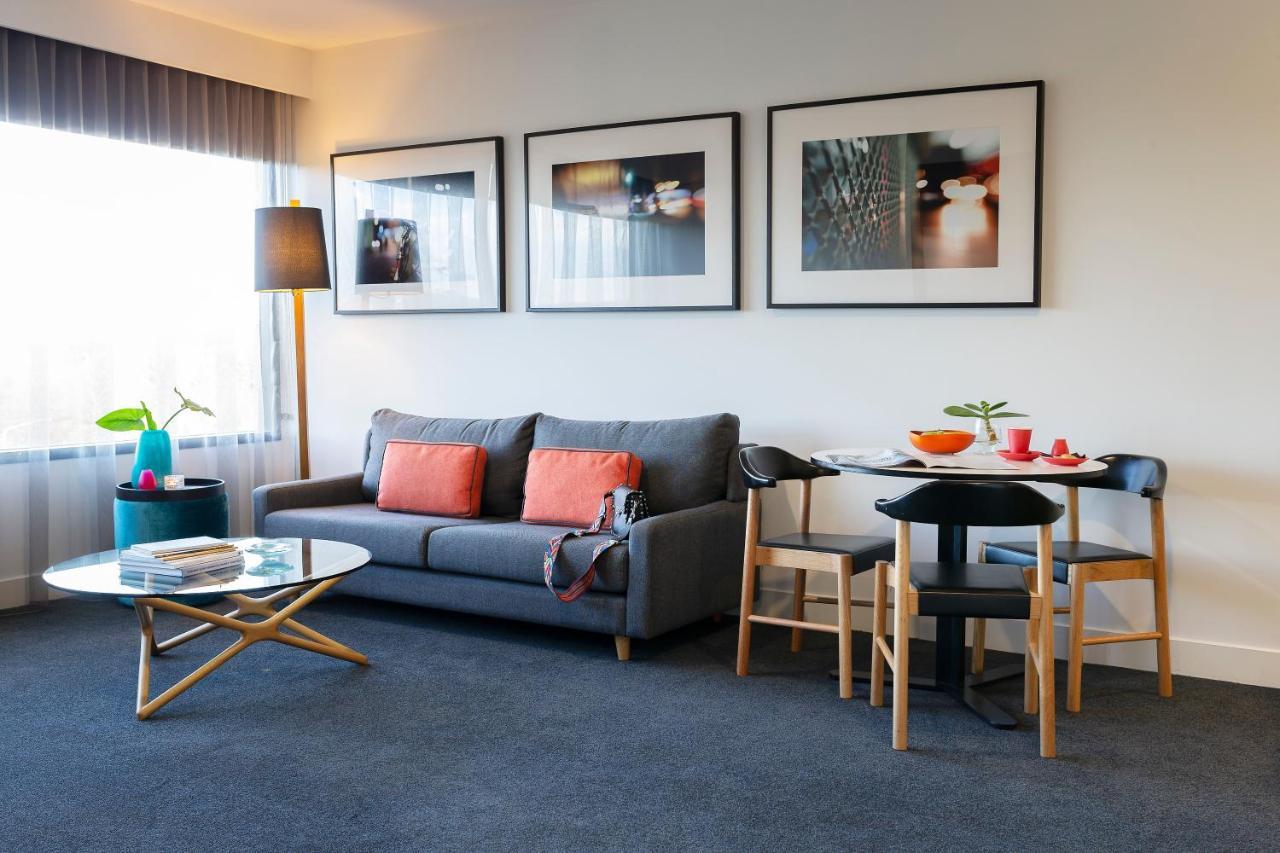 East One-Bedroom Apartment,1420377741:JPEG