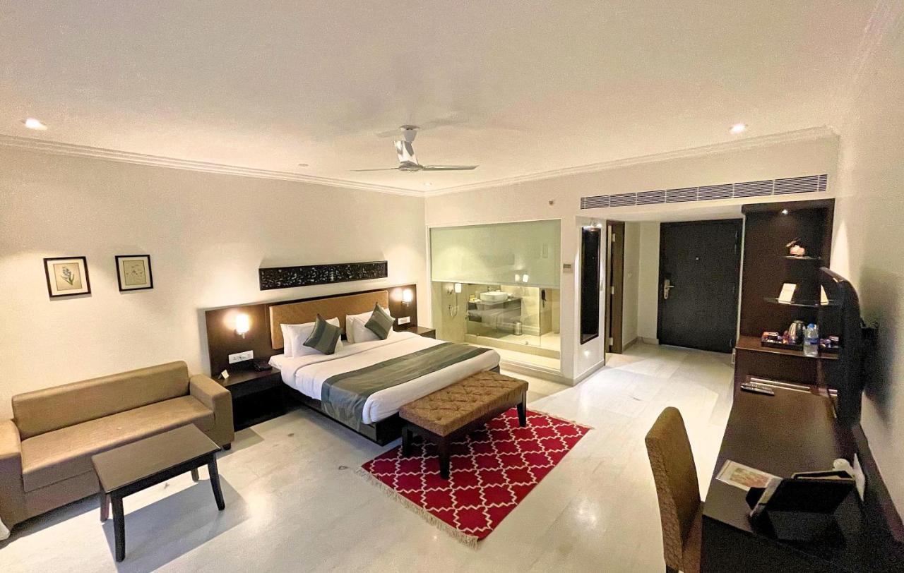 Premium Lake View Room: Early Check-In upto 3 hours (subject to availability), Complimentary Hi-Tea served with Cookies, Veg Snack(s), Complimentary Cricket