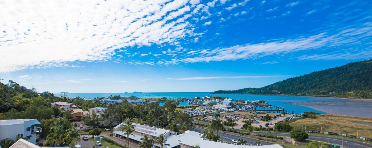 Four-Bedroom Top Floor Penthouse with Ocean View and Spa Bath
