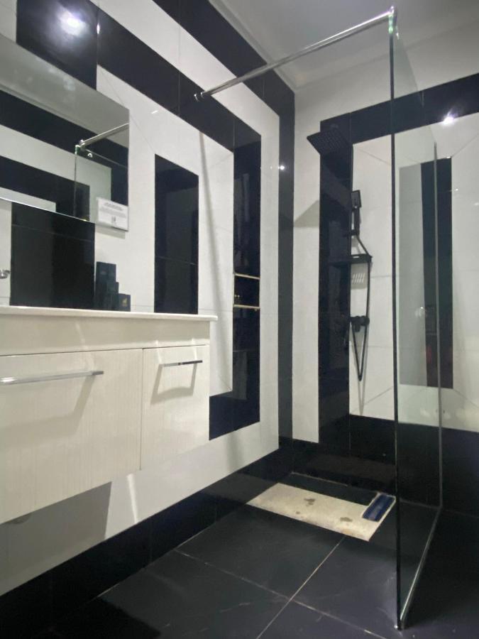 Studio with Spa Bath