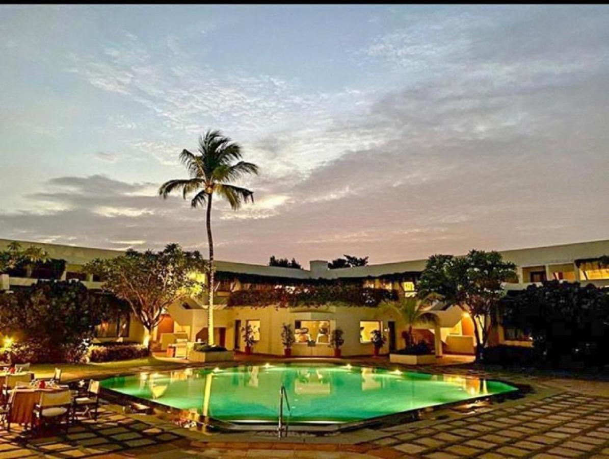 Deluxe Pool View – Twin