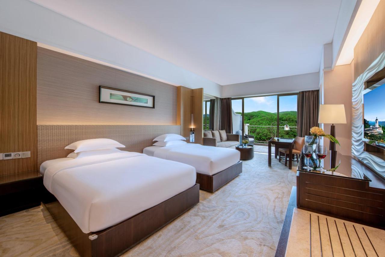 Grande Executive Twin Room (Mountain View)