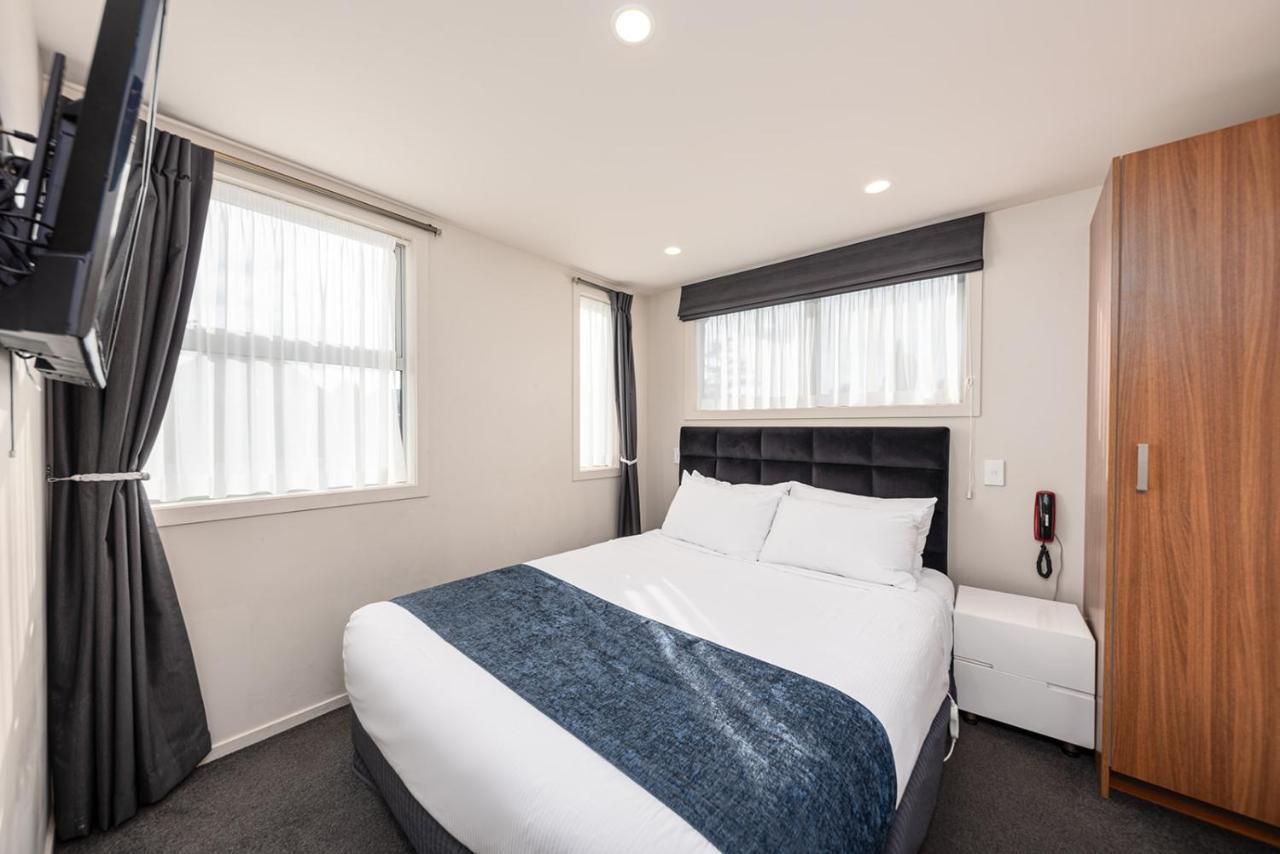 Three-Bedroom Apartment,1127193777:JPEG