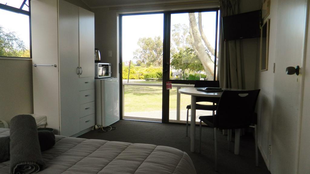 Basic Double Room with Shared Bathroom