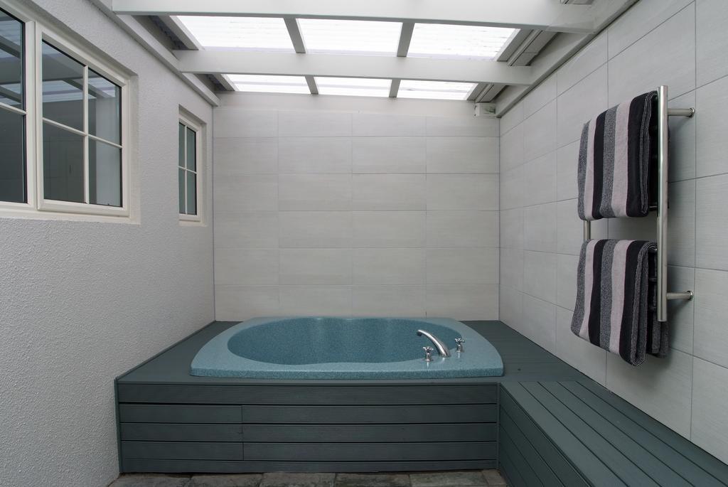 Executive One Bedroom Suite with Spa Pool,704483344:JPEG