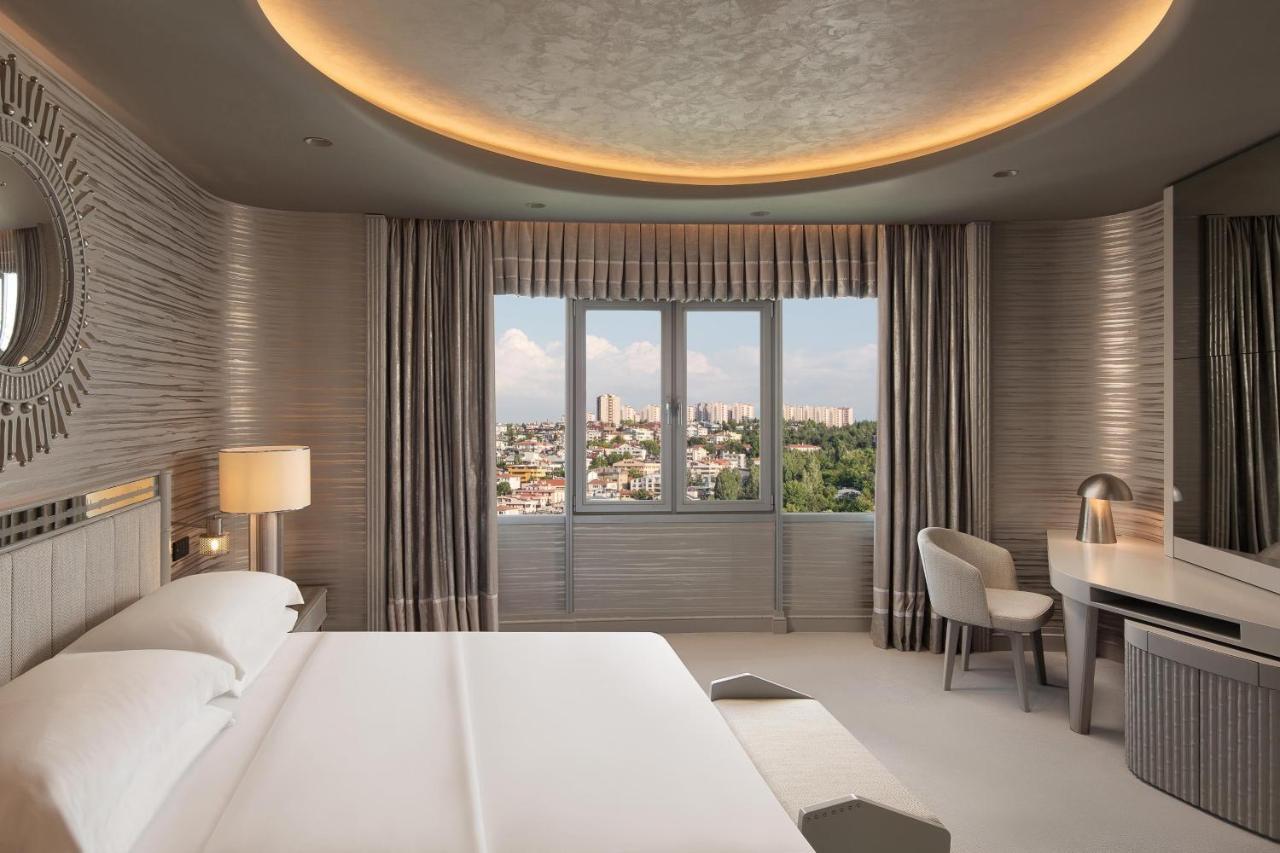 Premium Suite with Club Lounge Access