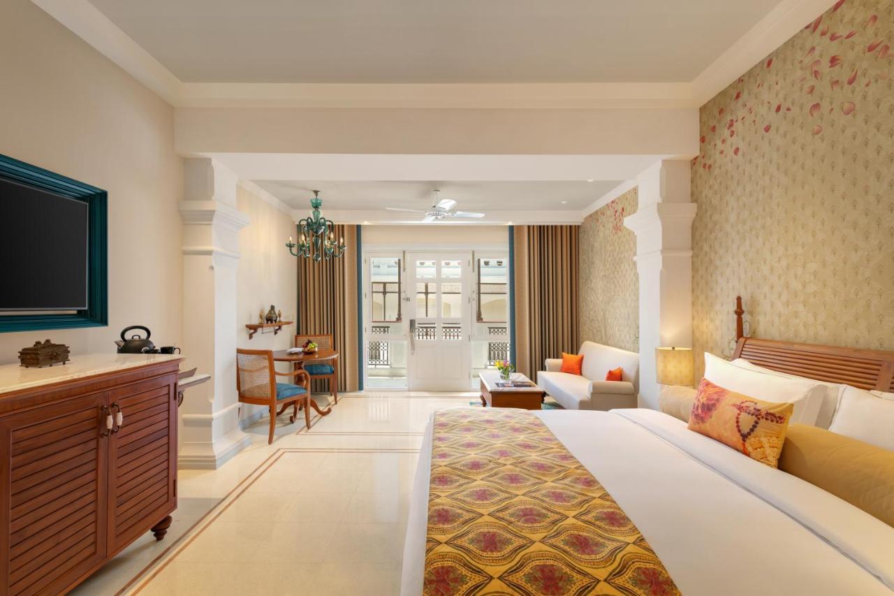 Deluxe Room King Bed Courtyard View