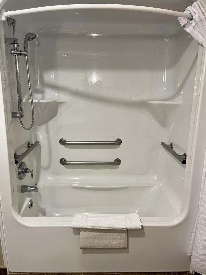 Premium King Suite - Accessible/Non-Smoking