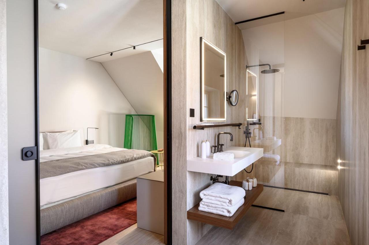 Deluxe Double Room,1136636188:JPEG