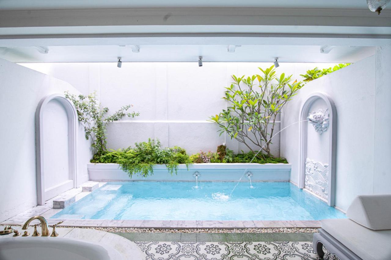 Junior Suite with Private Pool - Twin Bed