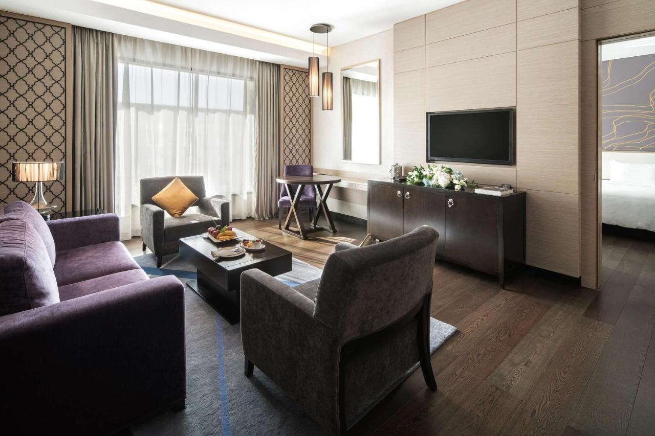 Suite with Lounge Access