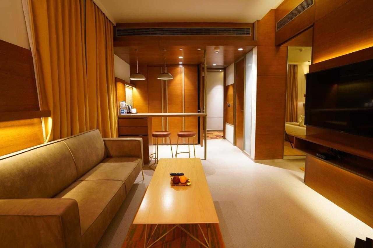 Executive Suite,1170092251:JPEG