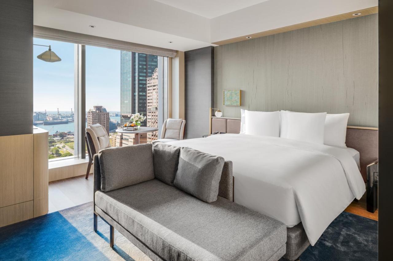 Classic King Room with Harbor View - High Floor