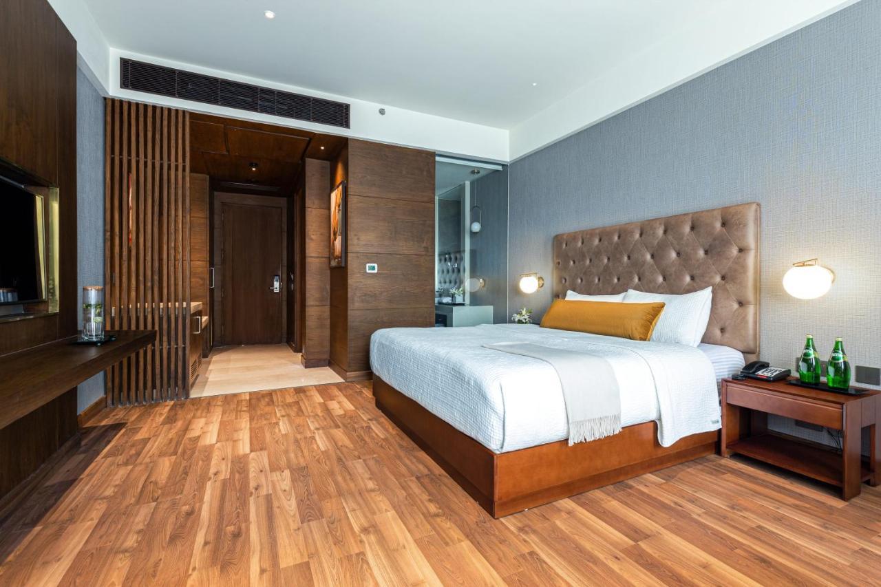 1 King Bed with Bathtub, Non-Smoking