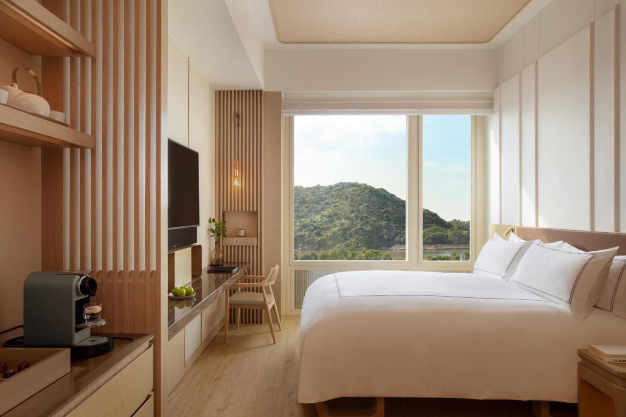 Classic Room - 1 Queen Size Bed, Urban Oasis view