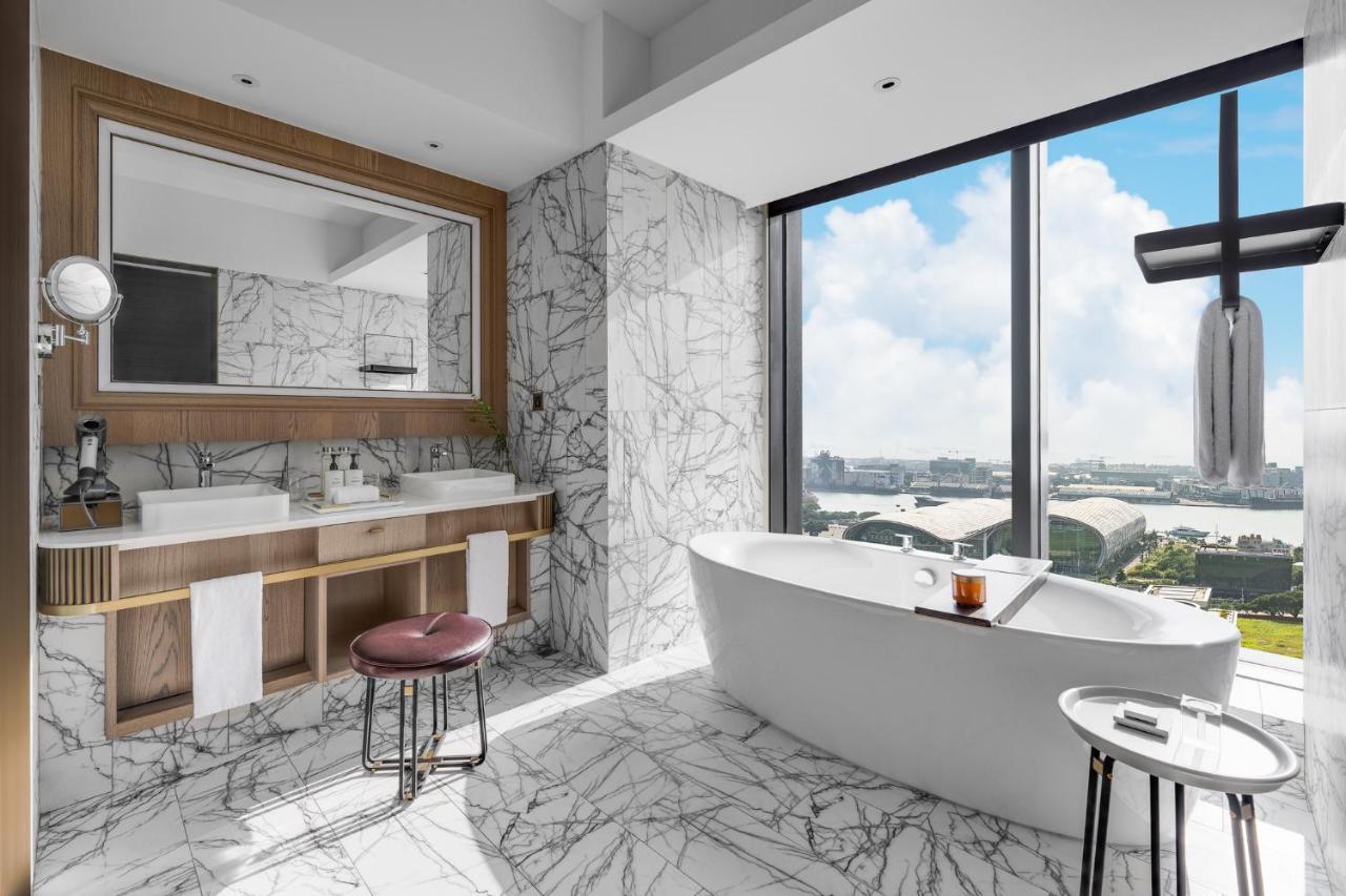 Junior King Suite with Harbor View