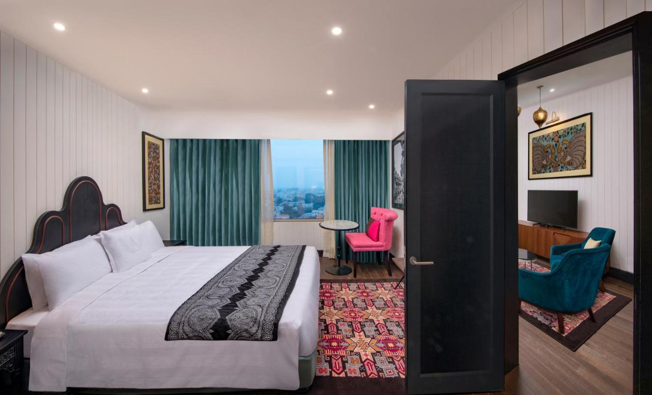 Executive Suite,1419277416:JPEG