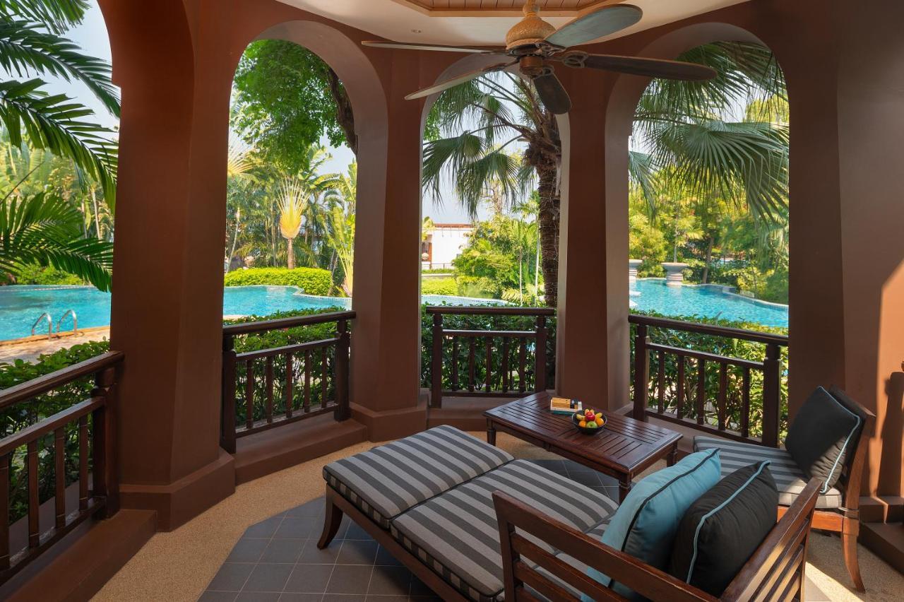 Junior King Suite Pool or Club Lounge Access,1195561960:JPEG