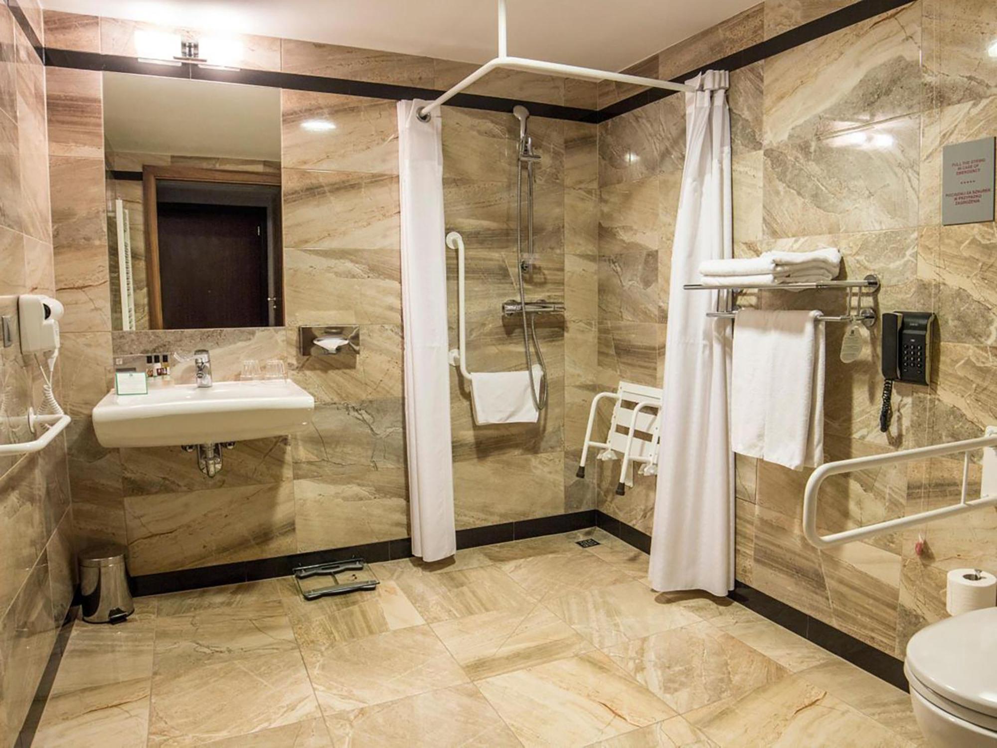 Standard Queen Room - Accessible