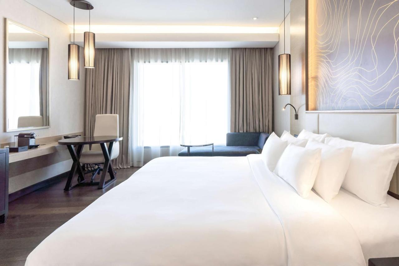 Collection Executive Room with Lounge Access