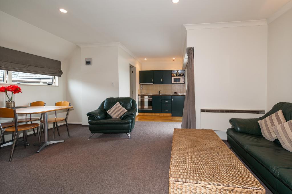 One-Bedroom Apartment,704289319:JPEG