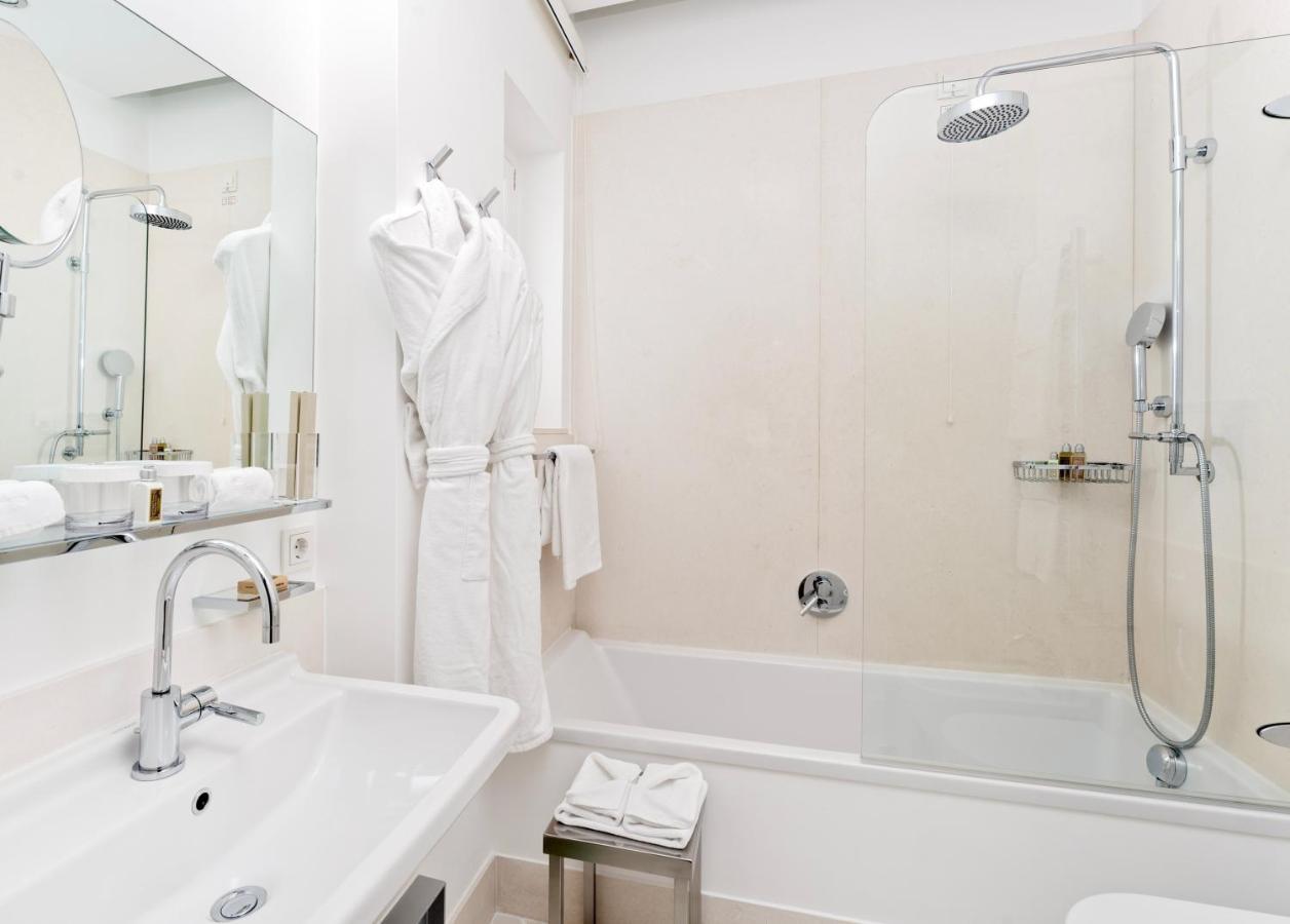 Classic Double or Twin Room with Partial Sea View
