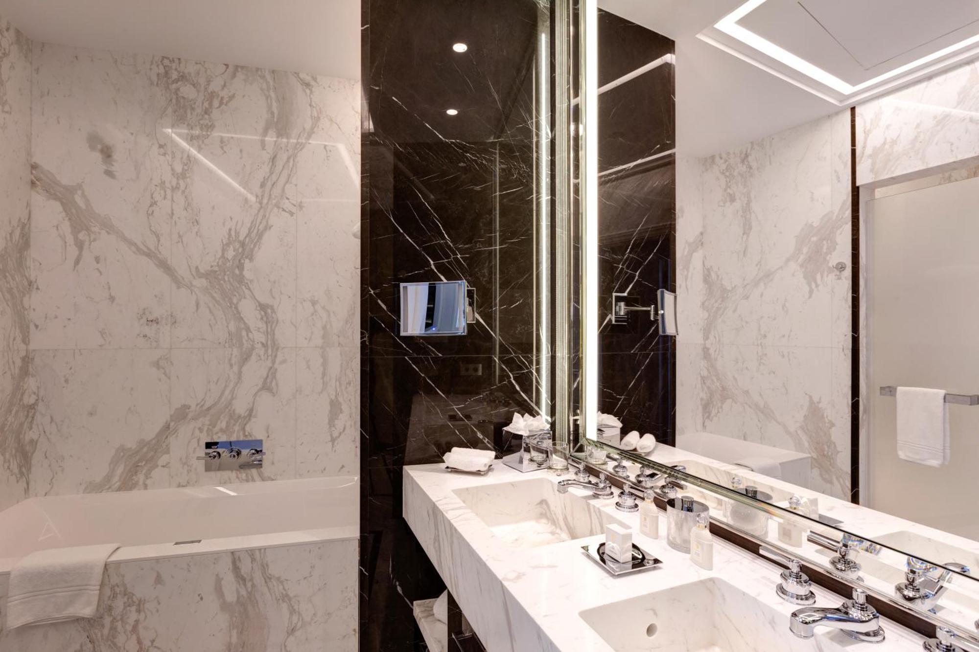 One Bedroom Suite with Sea View,1548191446:JPEG