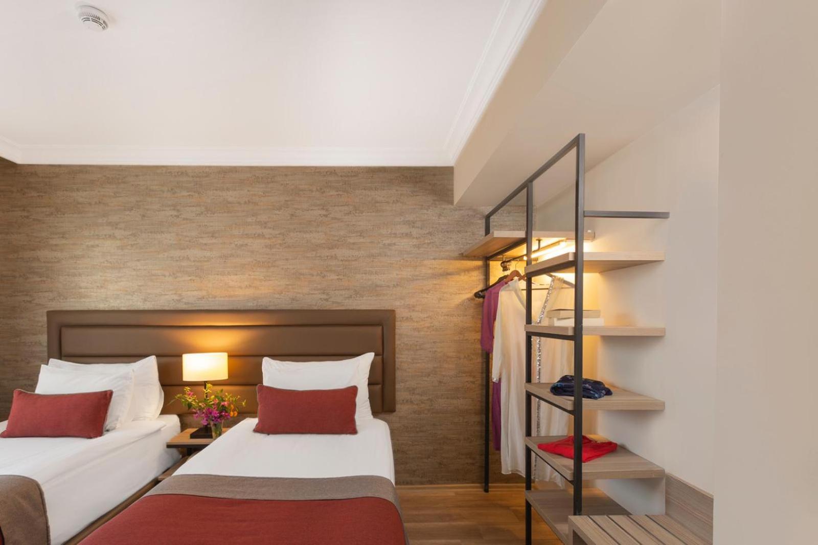 Junior Suite with Pool View