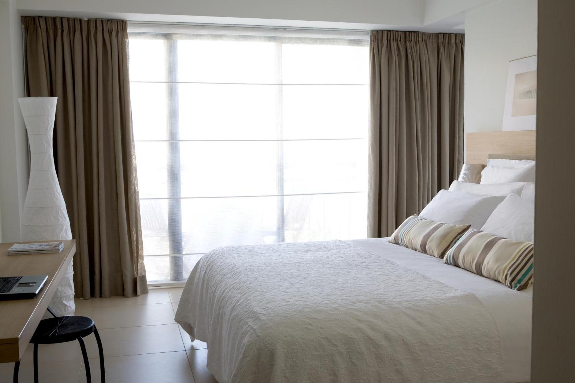 Two Connecting Double Rooms (2 Adults + 2 Children)