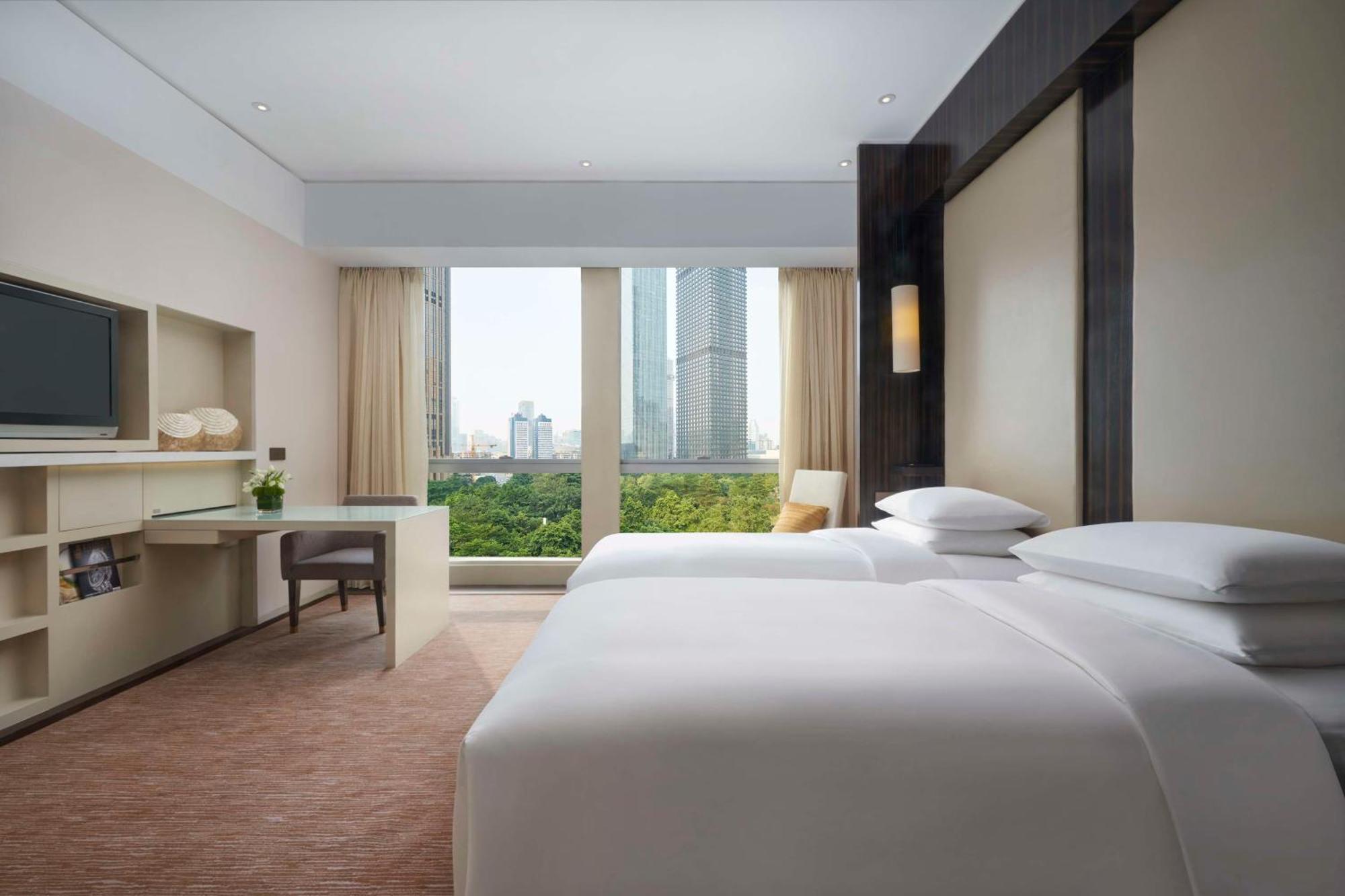 Family King Room with Two Twin Beds