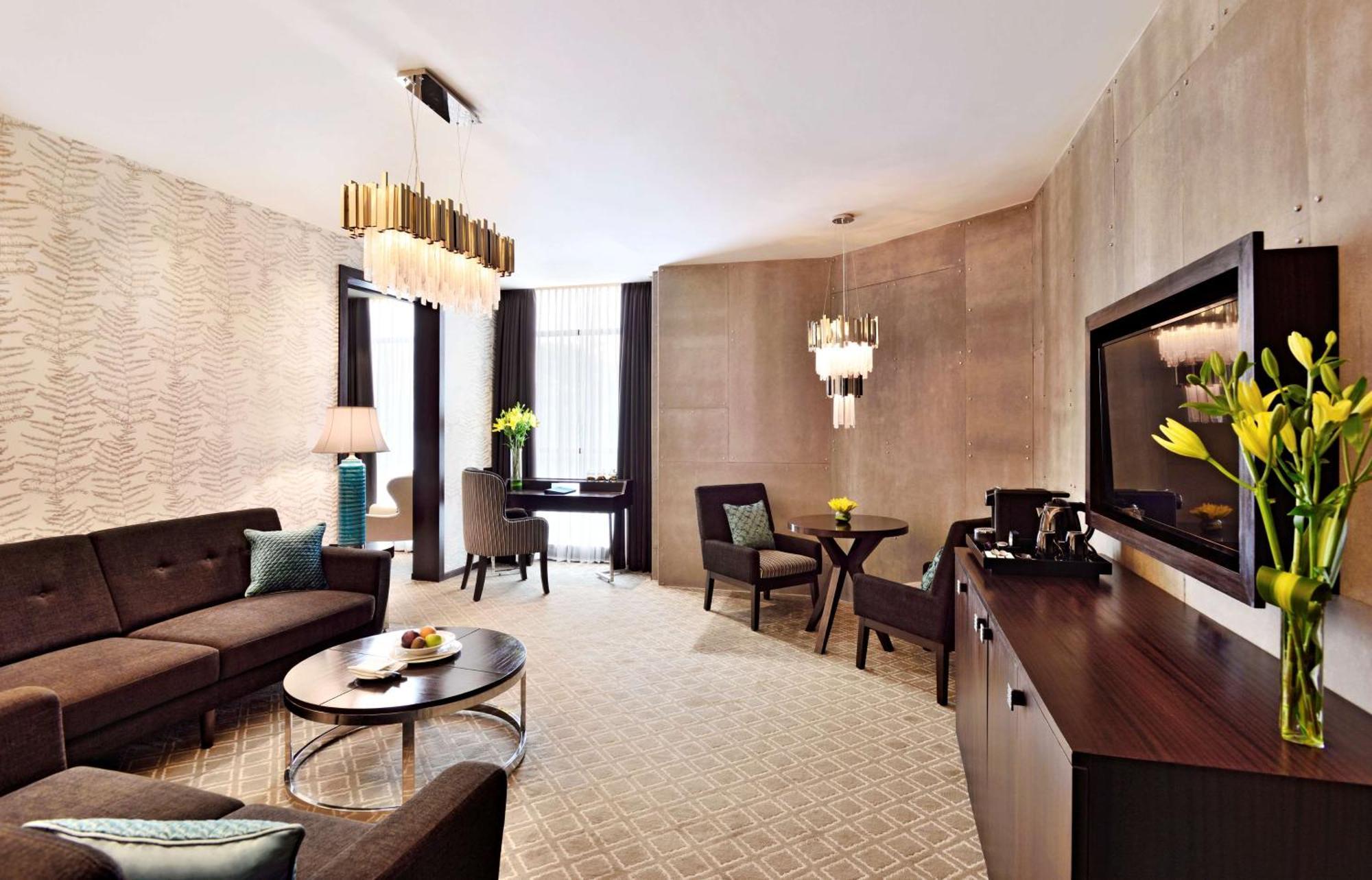 Suite,1212914200:JPEG