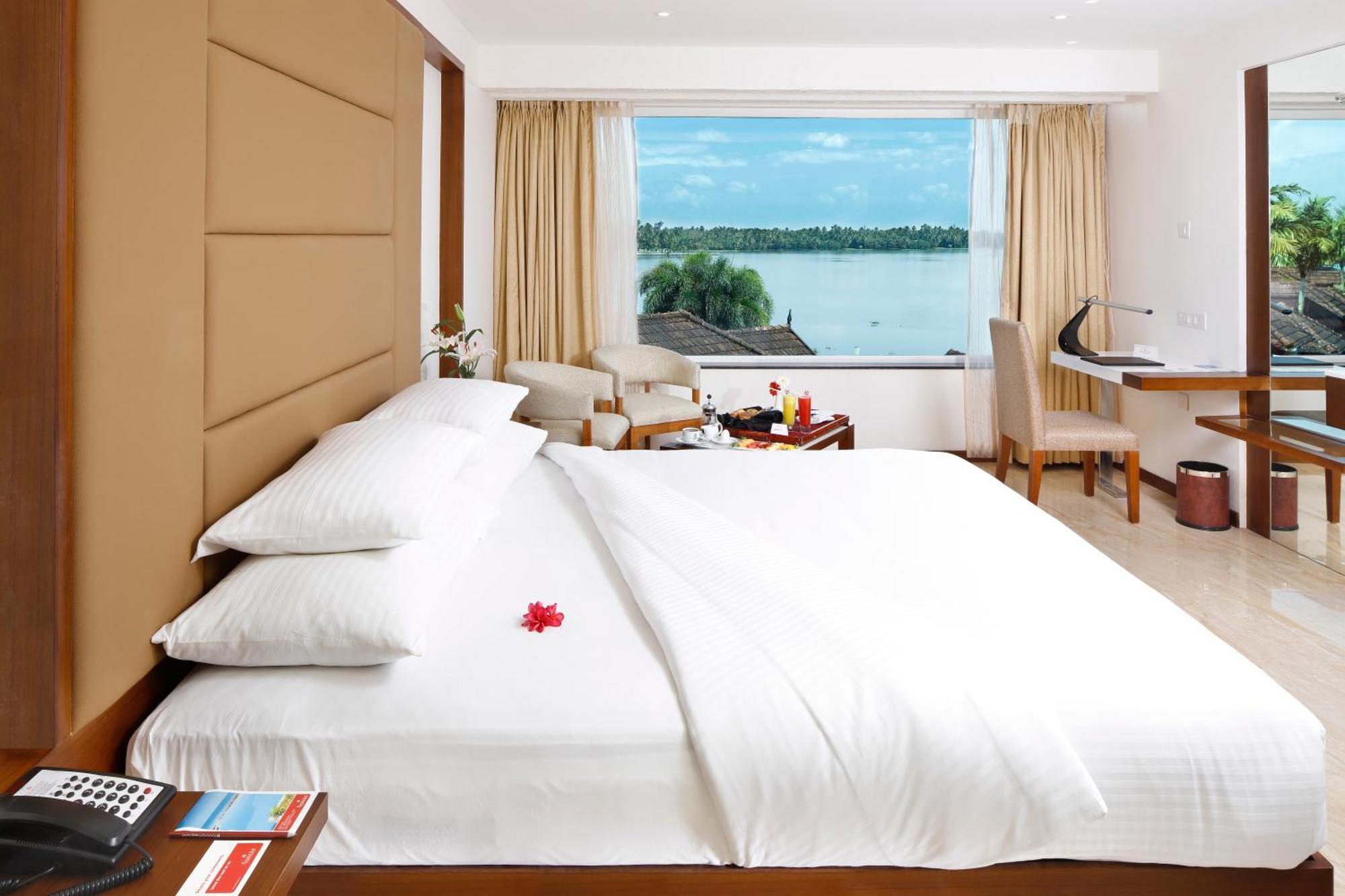 Luxury King Room with Lake View - Non-Smoking