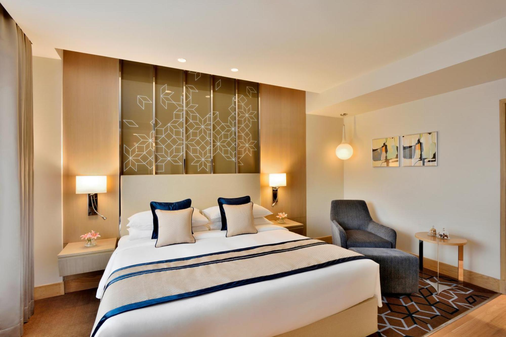 Executive Suite with 20% Dis on F&B, Comp 2 Soft drinks at BAR, 20% Dis on SPA, Early Check-in by 11 AM & Late check-out by 3 PM (Subject to avl), 2 Way Airport Transfers & 4 Pieces Laundry, One comp 30-minute pickleball session per stay (Subject to 