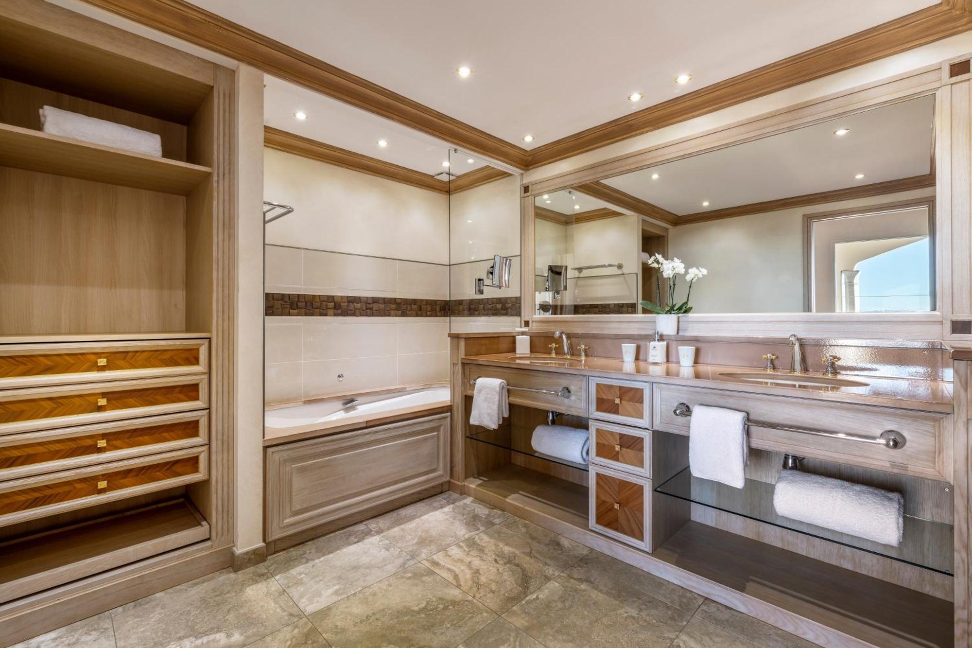 King Suite with Sea View