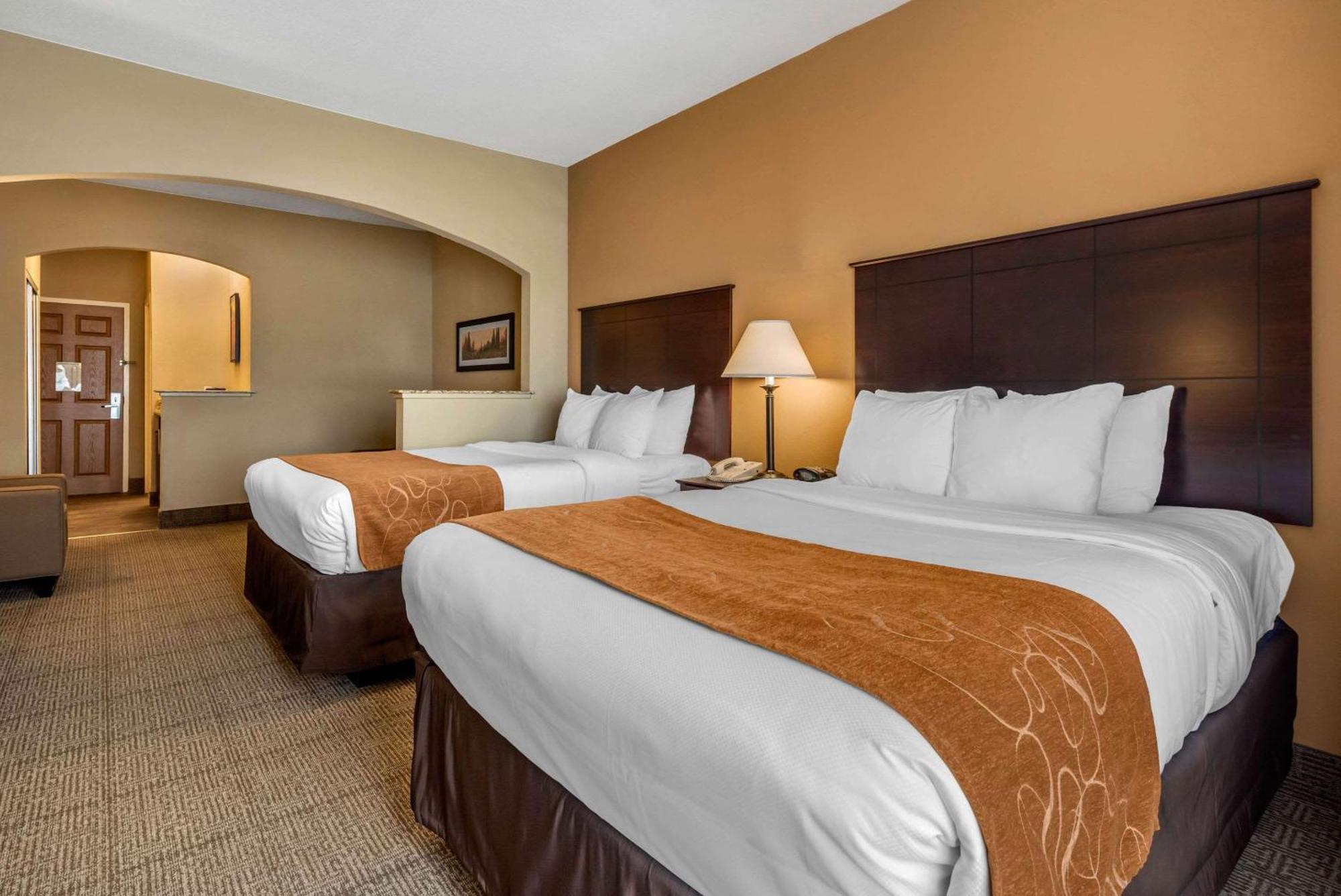 Double Suite with Two Double Beds - Non-Smoking