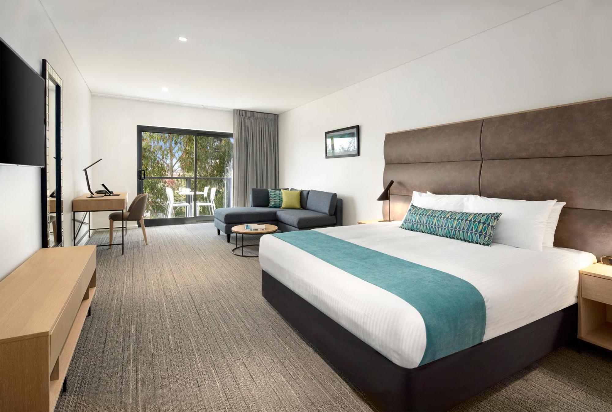 King Room with Roll-In Shower - Disability Access/Non Smoking