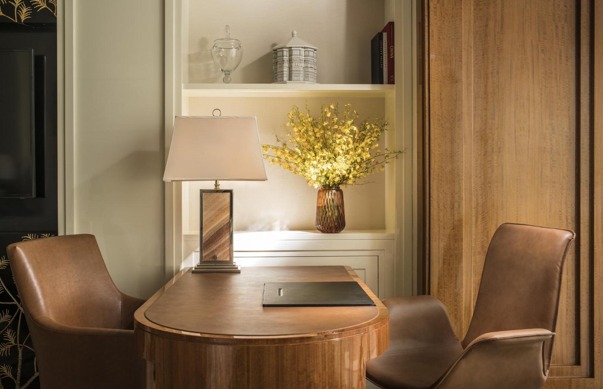 Four Seasons Room Queen